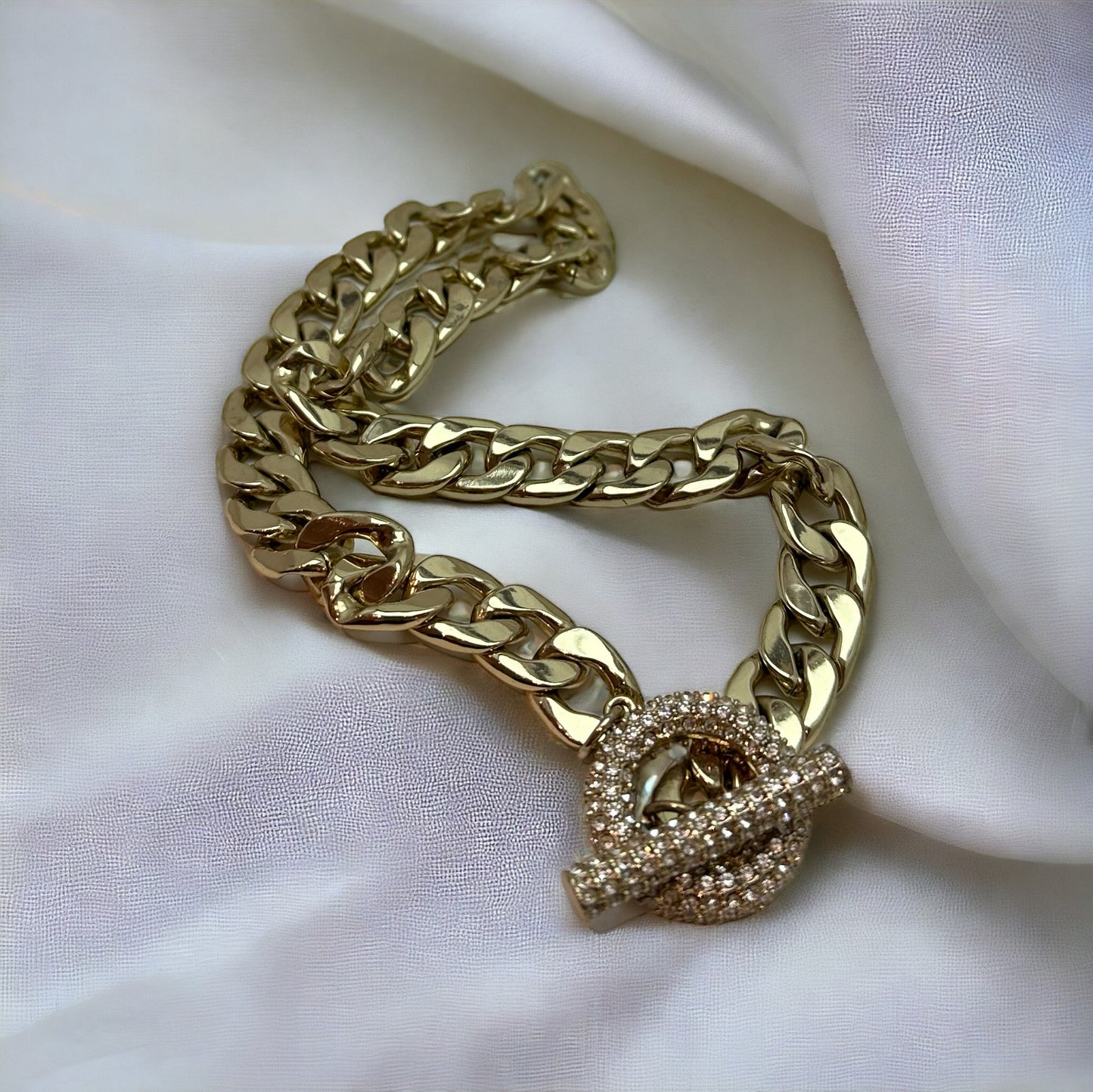 Halsband med strass-spänne