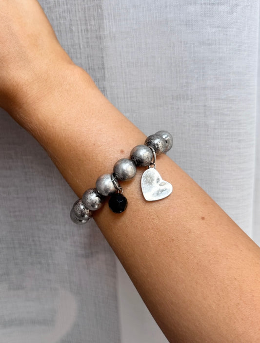 Armband med berlocker